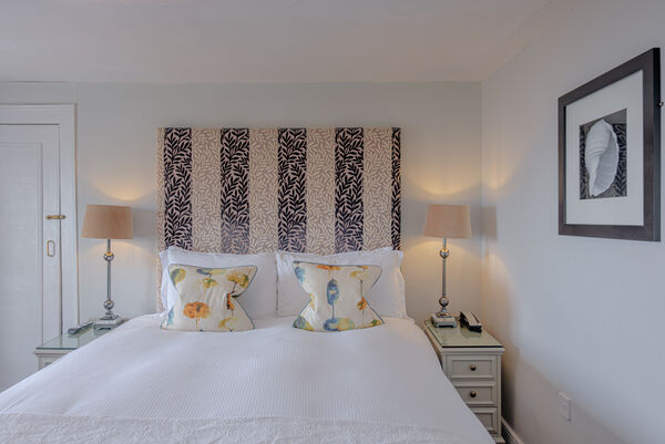 Alexandra Hotel - Room 20 23_06_25-02.jpg