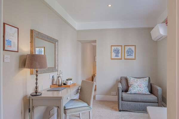 Alexandra Hotel - Room 8 20_06_25-1.jpg