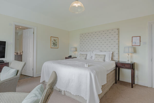 HINTON Alexandra Hotel - Room 19 19_03_25-2a.jpg