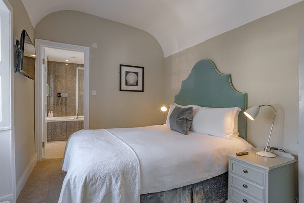 PEEK Alexandra Hotel - Room 16 18_03_25-2.jpg