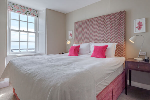 PINNEY Alexandra Hotel - Room 1 19_03_25-1 edit.jpg