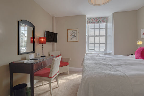 PINNEY Alexandra Hotel - Room 1 19_03_25-2.jpg