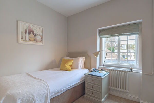 SINGLE Alexandra Hotel - Room 18 19_03_25-2b.jpg