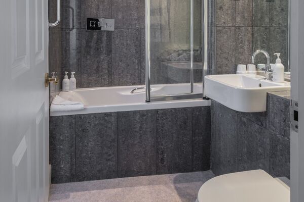 PEEK Alexandra Hotel - Room 16 18_03_25-4.jpg