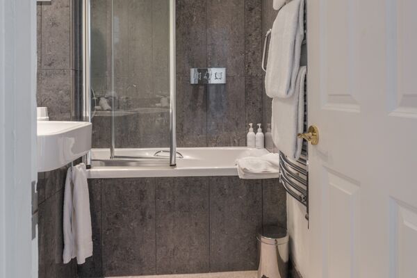 BATHROOM Alexandra Hotel - 18_03_25-3.jpg