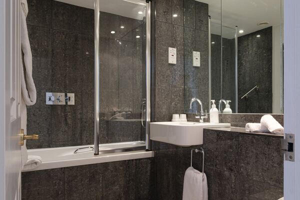 WALLACE Alexandra Hotel - Room 20 19_03_25-6.jpg