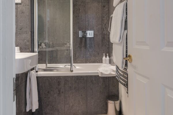 BATHROOM Alexandra Hotel - 18_03_25-3.jpg