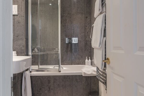 BATHROOM Alexandra Hotel - 18_03_25-3.jpg